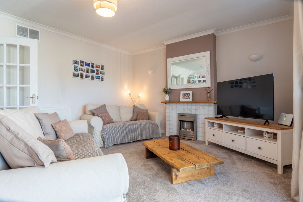 Property photo 2 of 30