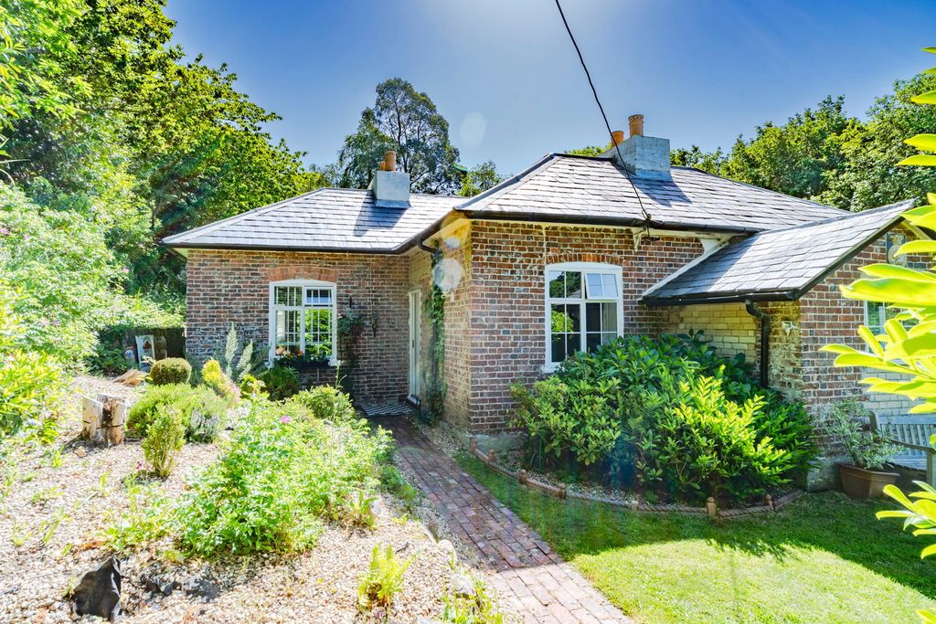 Property photo 2 of 28