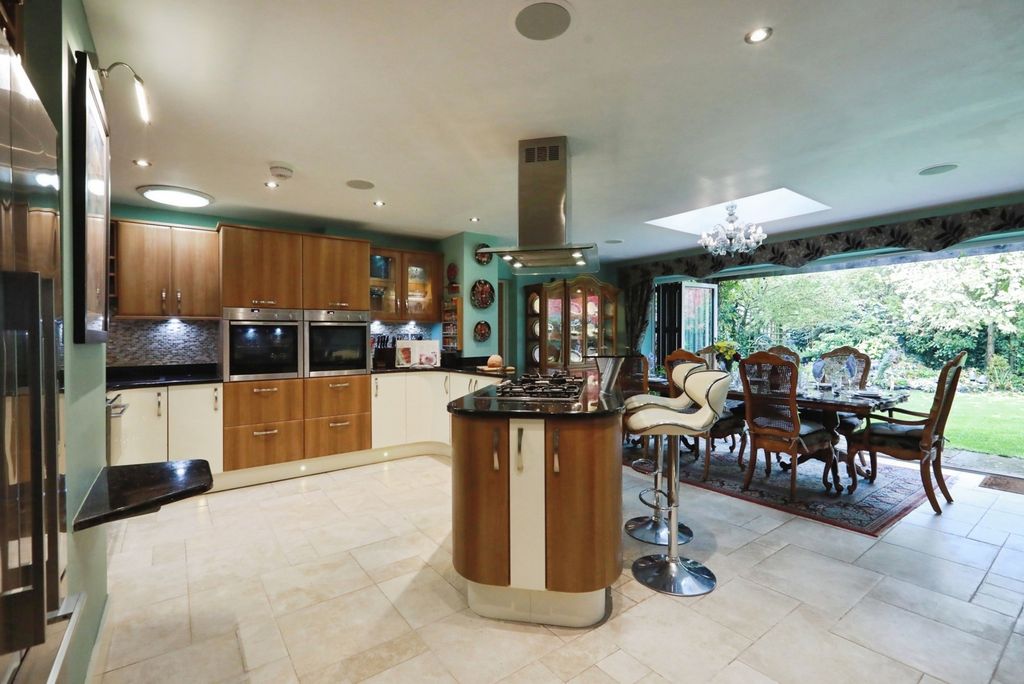 Property photo 2 of 33 Pbox-Img.Jpg