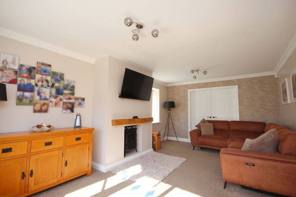 Property photo 2 of 19 Lounge