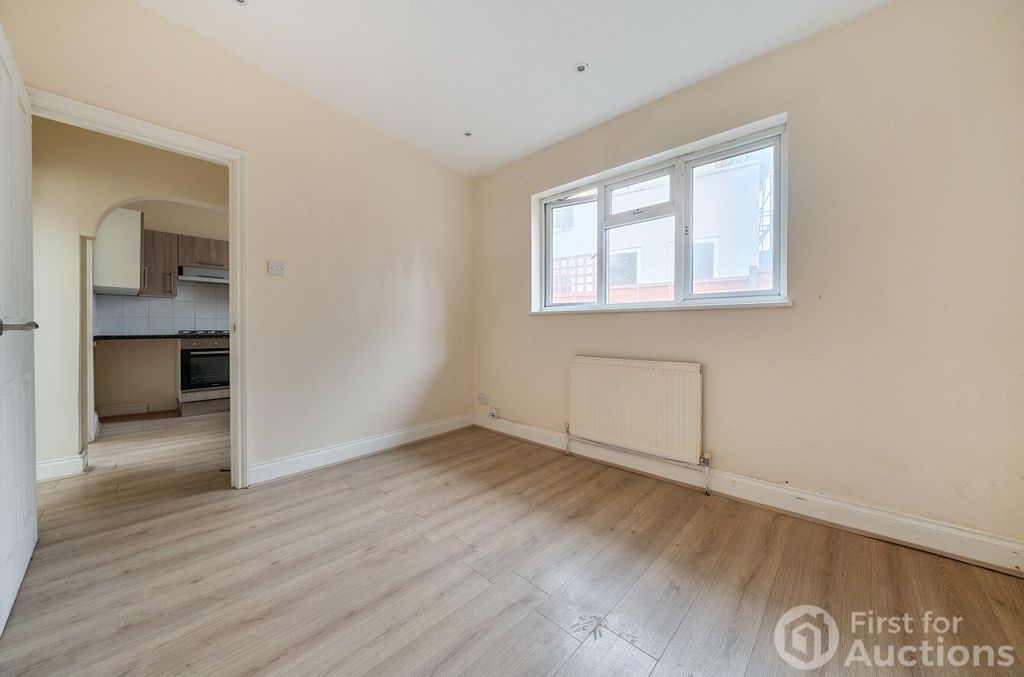 Property photo 2 of 11 Picture No. 03