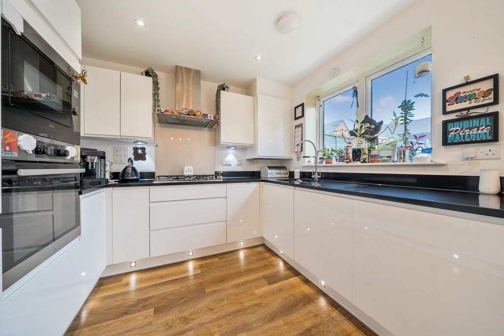 Property photo 3 of 29