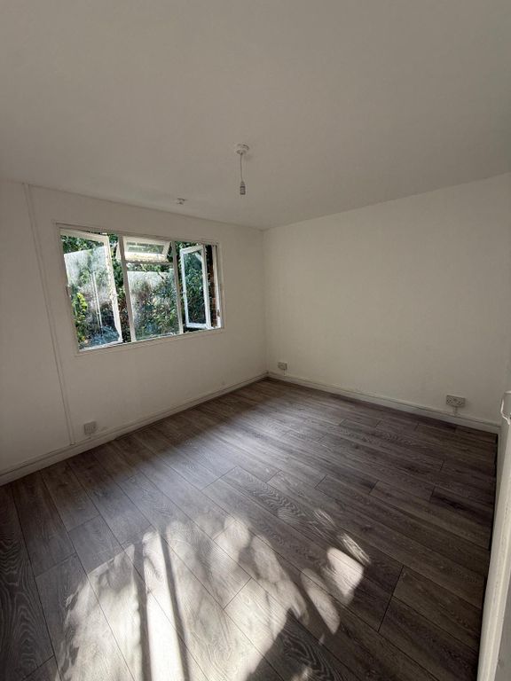 Property photo 2 of 3
