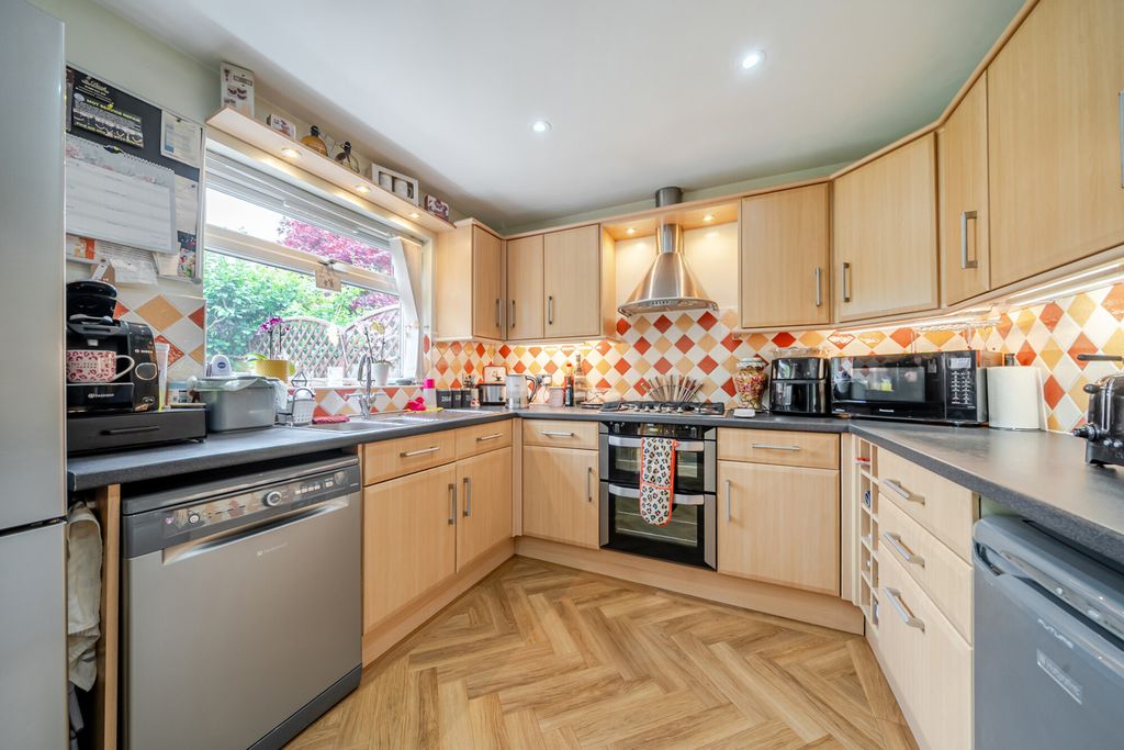 Property photo 2 of 22 1457558-13-6A01A6...