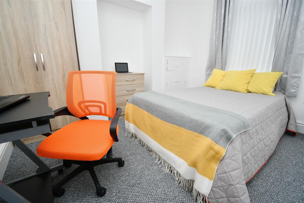 Property photo 2 of 13 Room 1