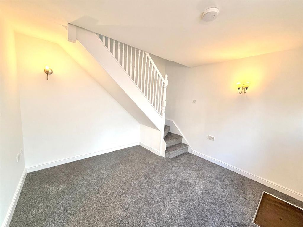 Property photo 2 of 8 Lounge.Jpg