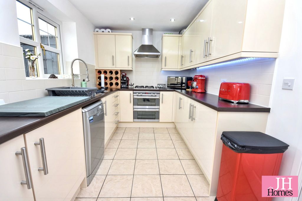 Property photo 3 of 24