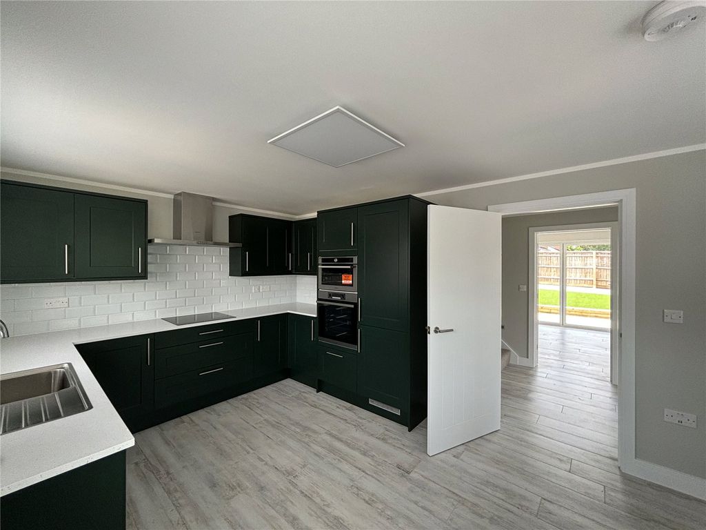 Property photo 2 of 7 Kitchen