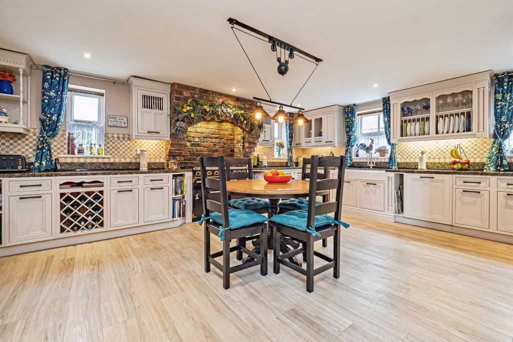 Property photo 2 of 26