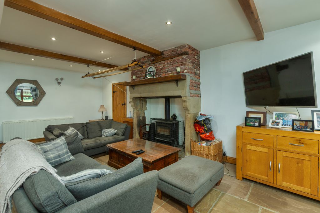 Property photo 3 of 39 Kitchen Lounge