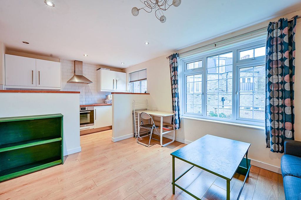 Property photo 3 of 6