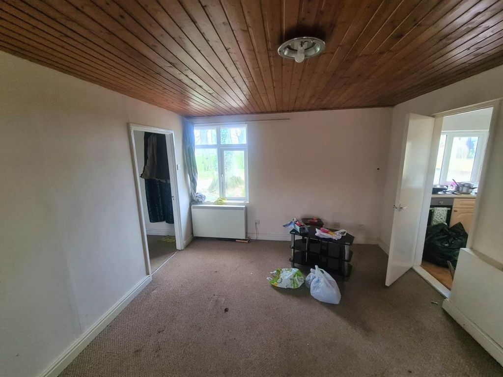 Property photo 2 of 4 Lounge