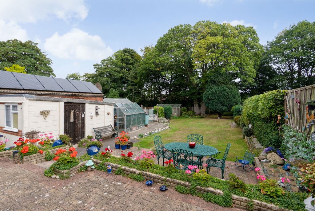 Property photo 2 of 11