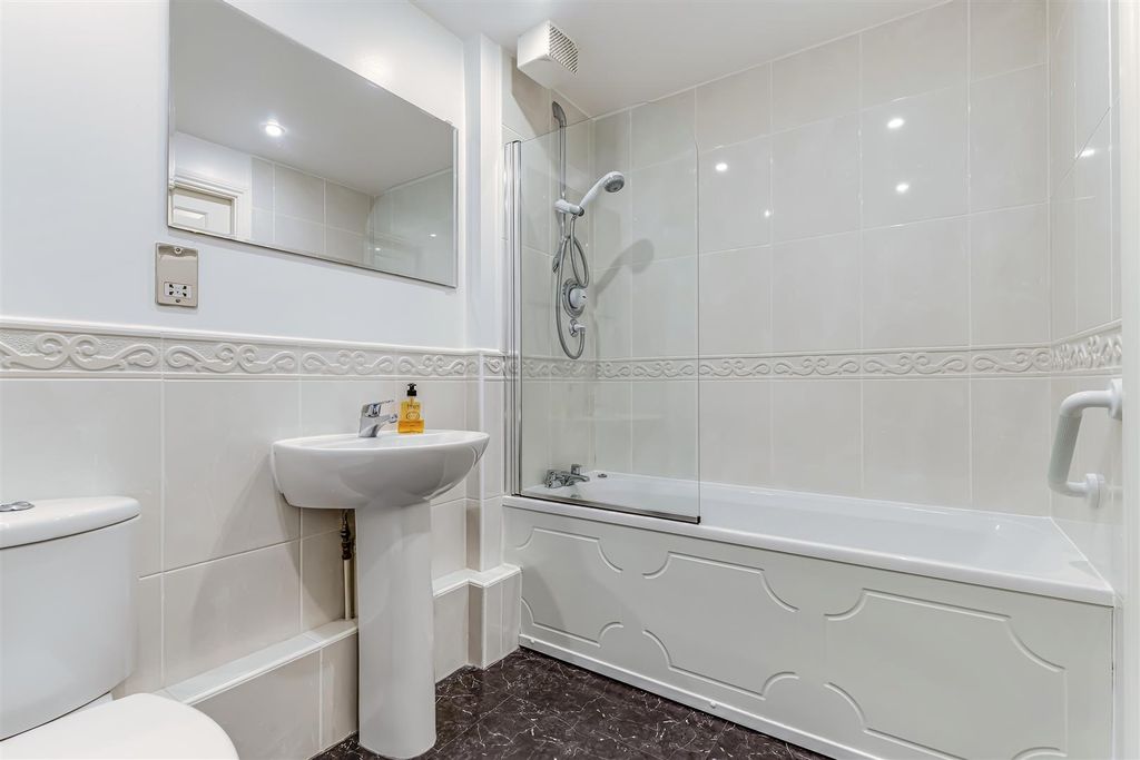 Additional image 13 of 2 bed flat for sale8A Clifton Road, Ben Rhydding, Ilkley LS29