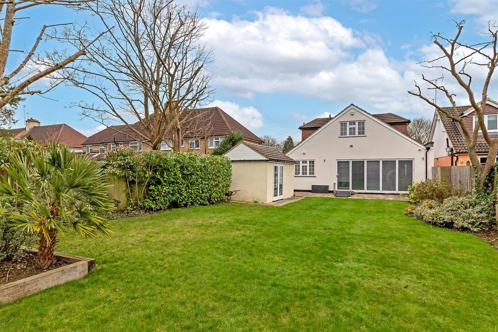 Property photo 3 of 19 21Northriding-33.Jpg