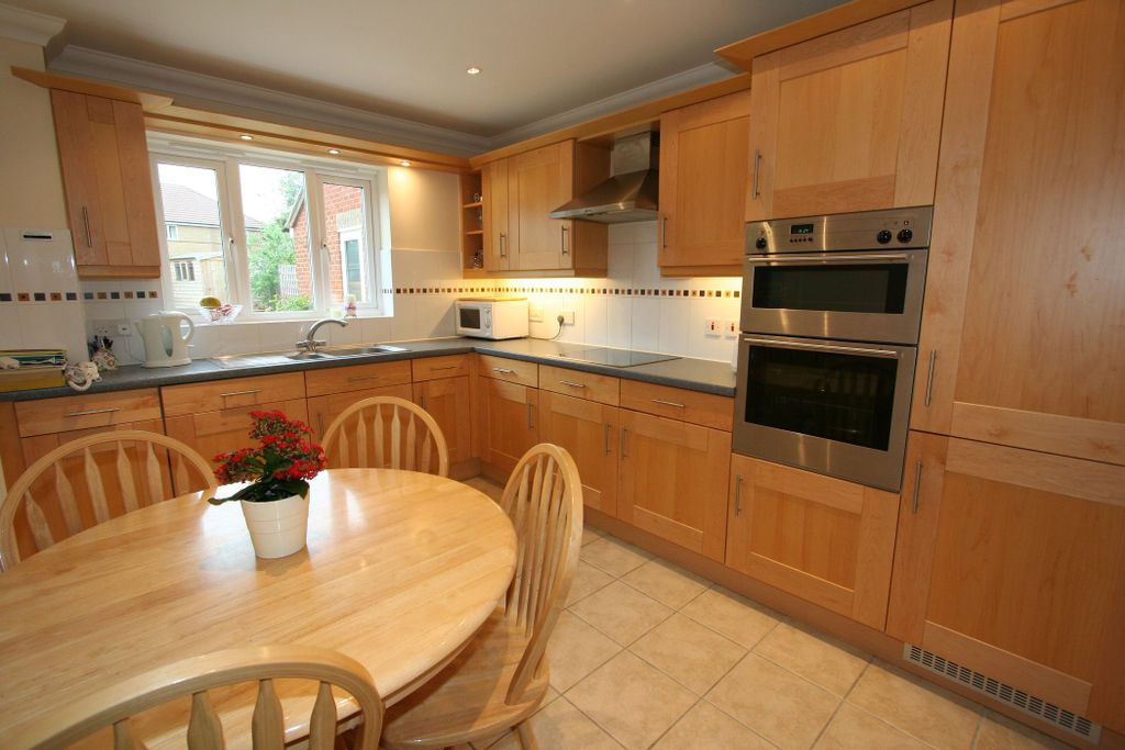 Property photo 2 of 5 Kitchen