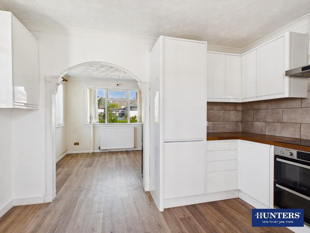 Property photo 3 of 12 Kitchen
