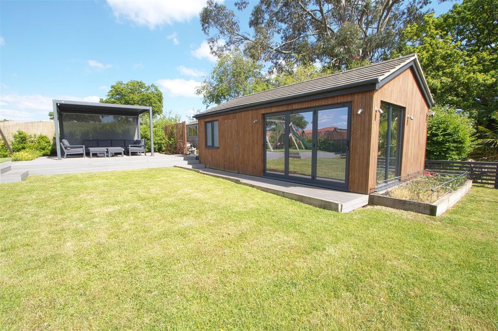Property photo 3 of 23 Garden Room1.Jpg