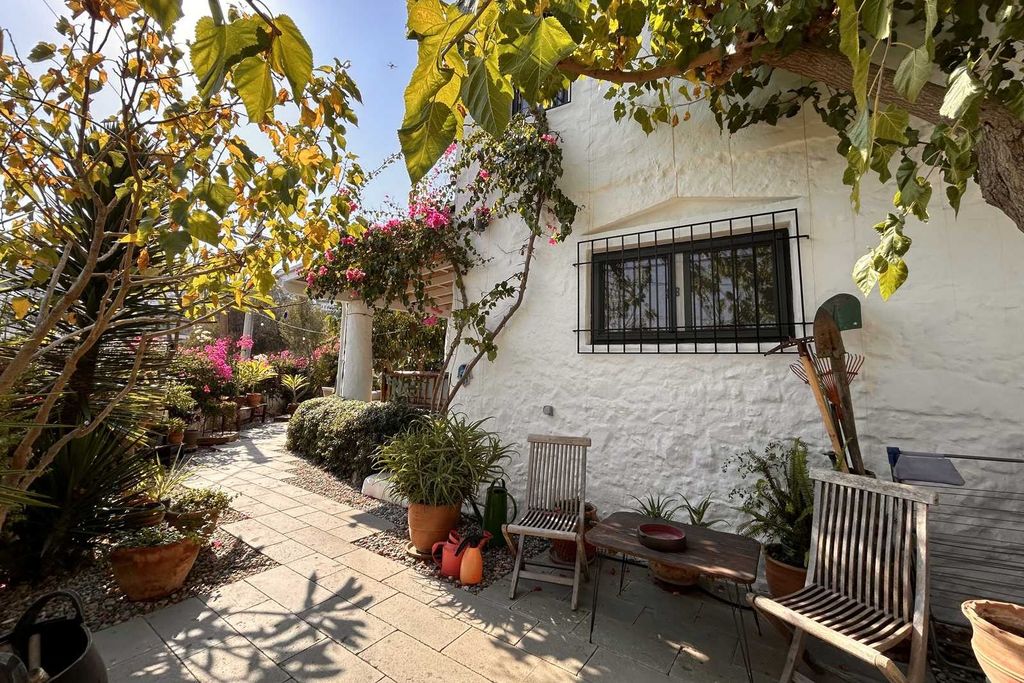 Property photo 2 of 20 A Unique Coastal Stone House For Sale In Bodrum - Beautiful Maintained Garden