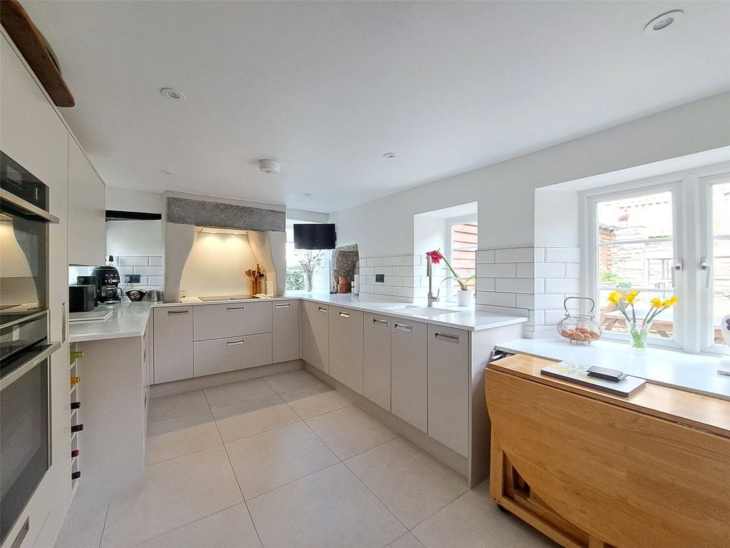 Property photo 3 of 33 Picture No. 14