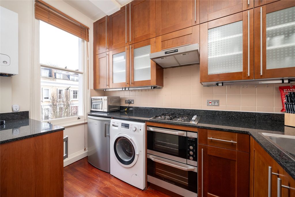 Property photo 3 of 7 Kitchen