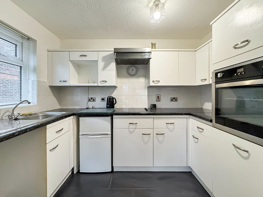 Property photo 2 of 8 4704282