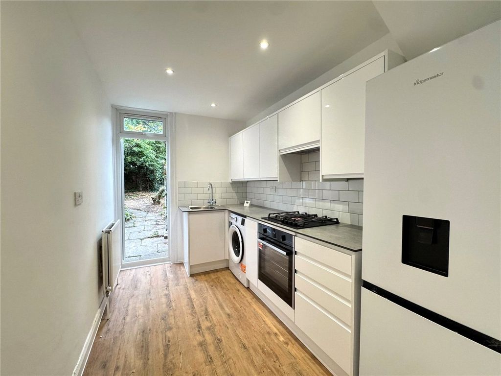 Property photo 2 of 10 Picture No. 06