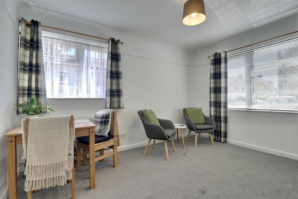 Property photo 2 of 19 E07Acca2-9971-4Fab-B6D2-B27Af690Ff43_1_201_A.Jpeg
