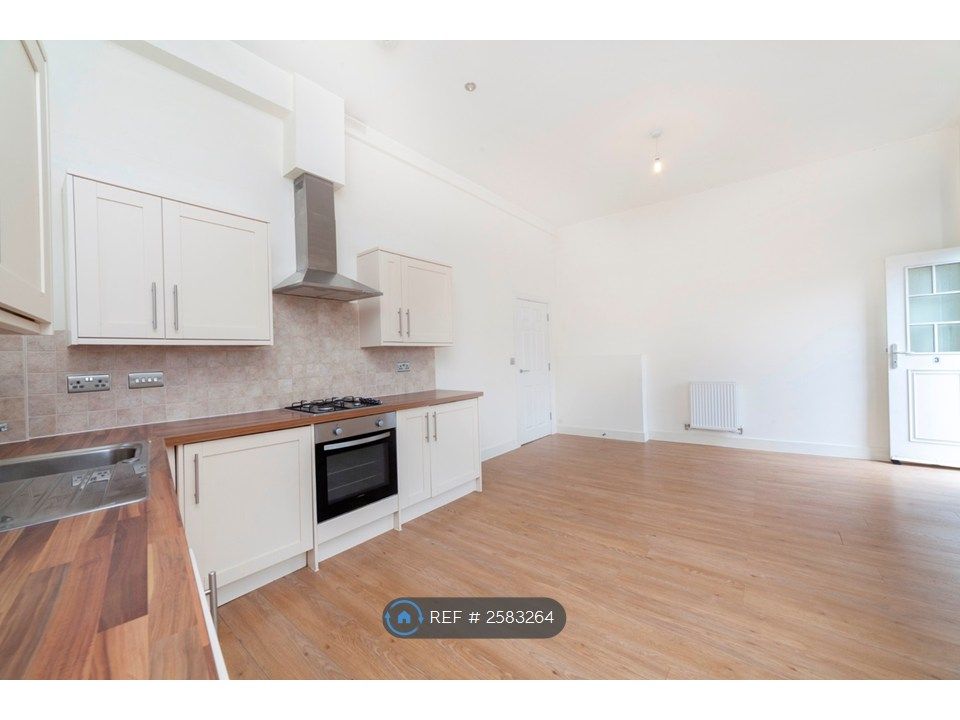 Property photo 2 of 7 Large Kitchen/Sittingroom