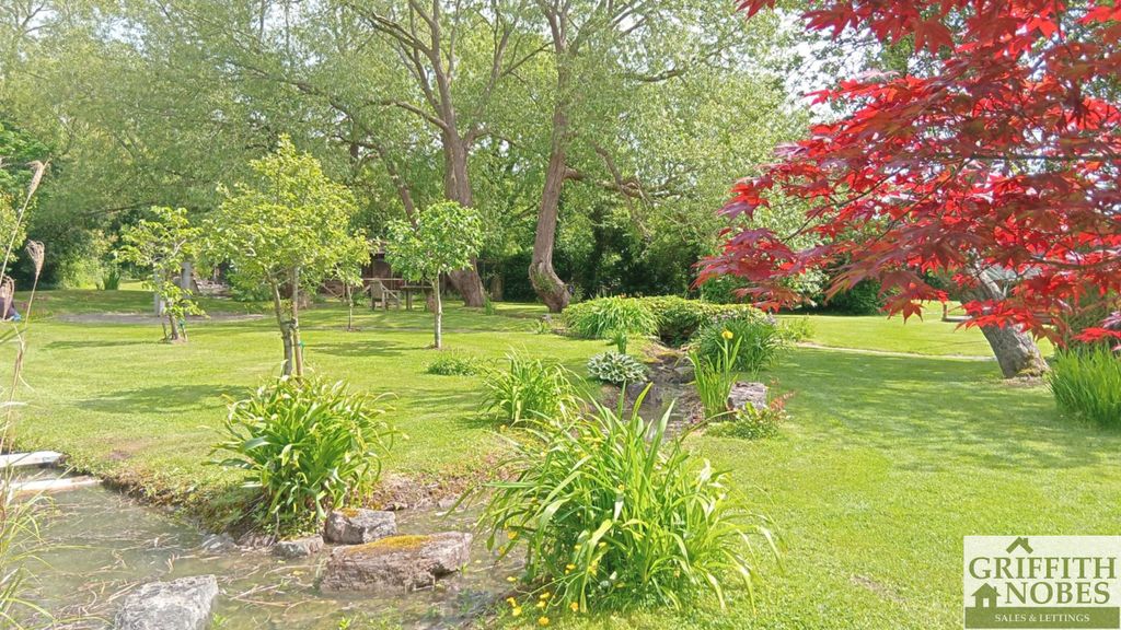 Property photo 3 of 36 Garden