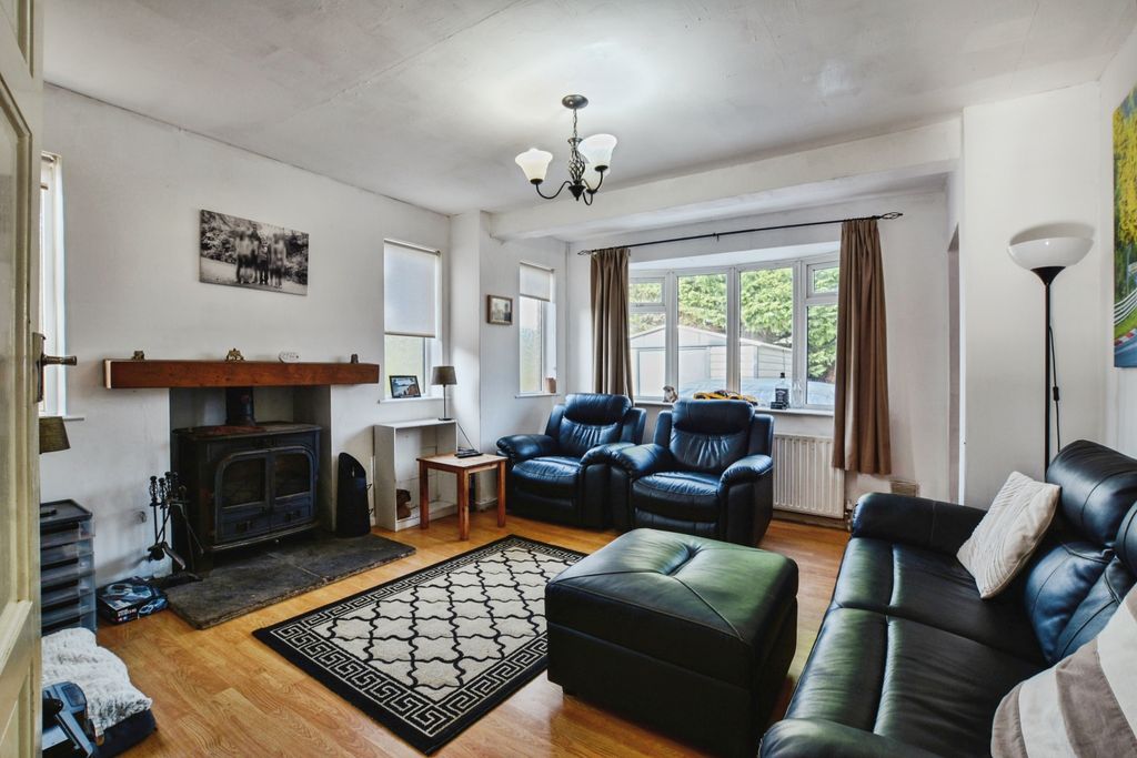 Property photo 2 of 24 Lounge