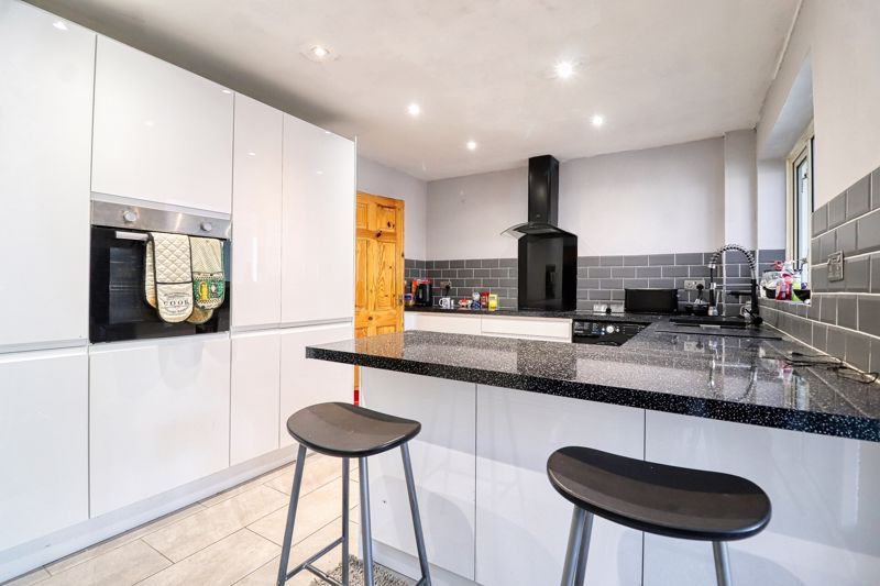 Property photo 2 of 10 Kitchen