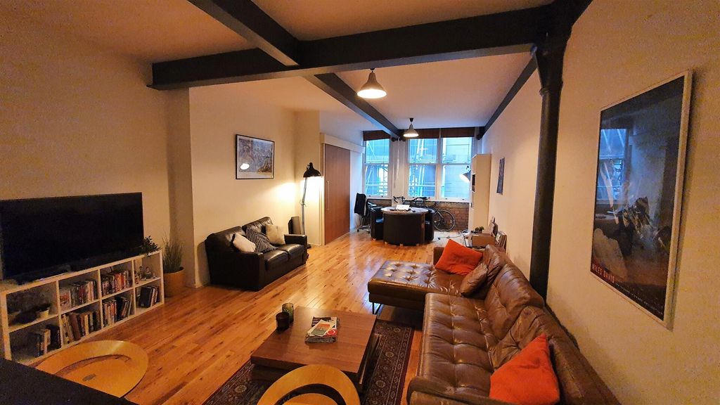 Property photo 3 of 32 Living Room