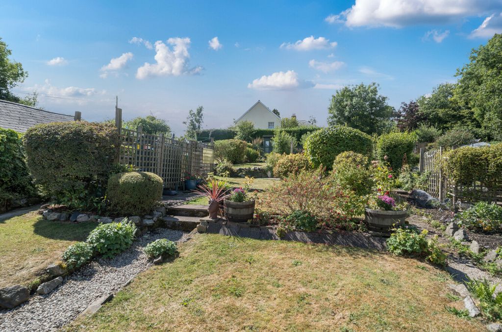 Property photo 3 of 17 Garden