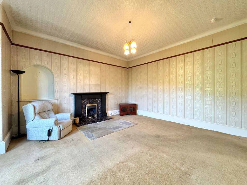 Property photo 3 of 28