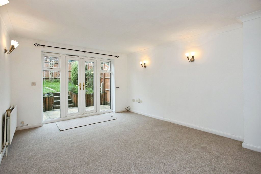 Property photo 2 of 14 Picture No. 20