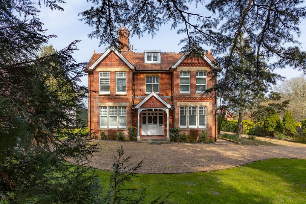 Property photo 3 of 27