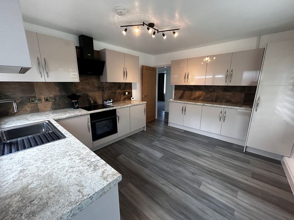 Property photo 3 of 15 Kitchen