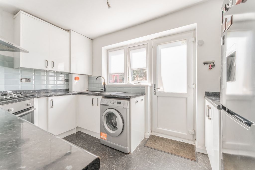 Property photo 3 of 13 5383313