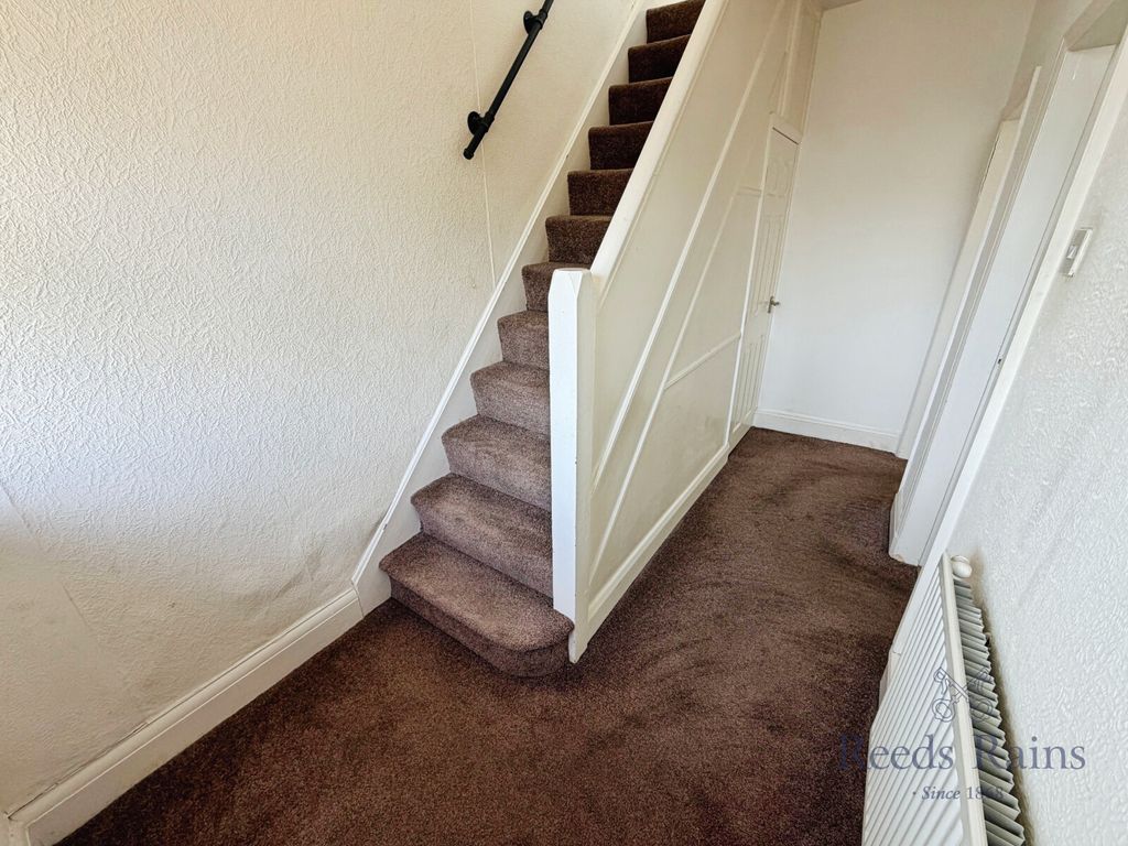 Property photo 2 of 14 Hallway
