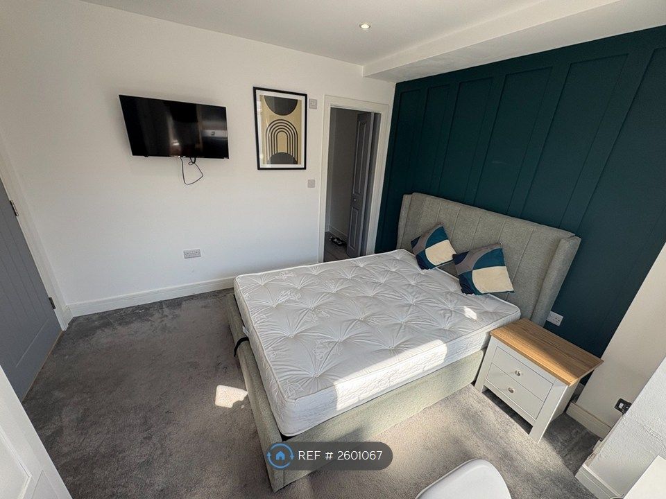 Property photo 2 of 8 Bedroom