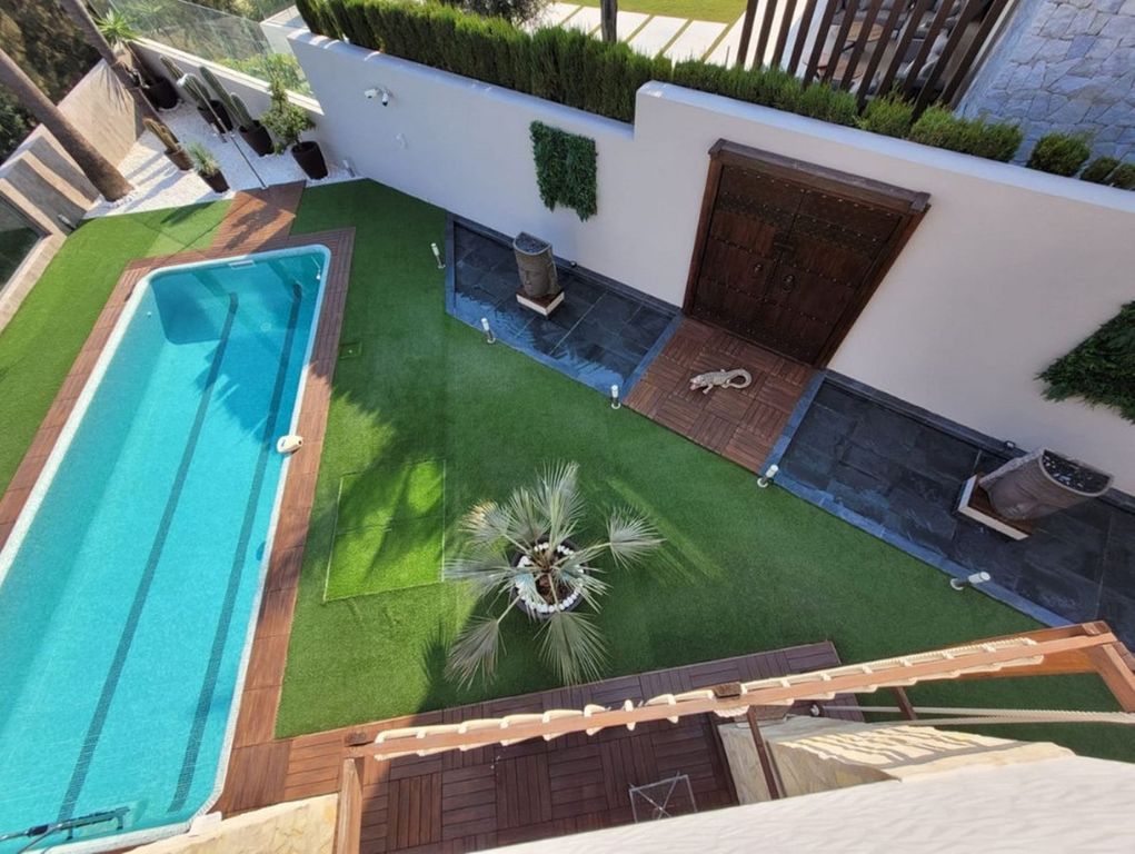 Property photo 3 of 12