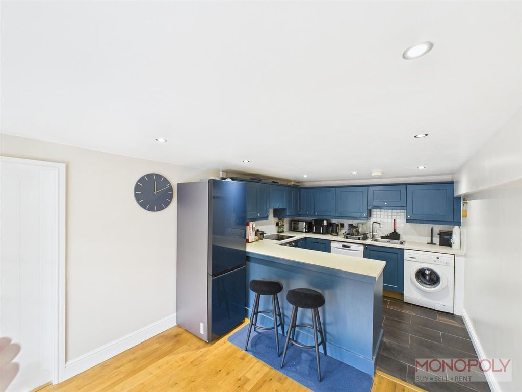 Property photo 2 of 9 Kitchen/ Dining Room