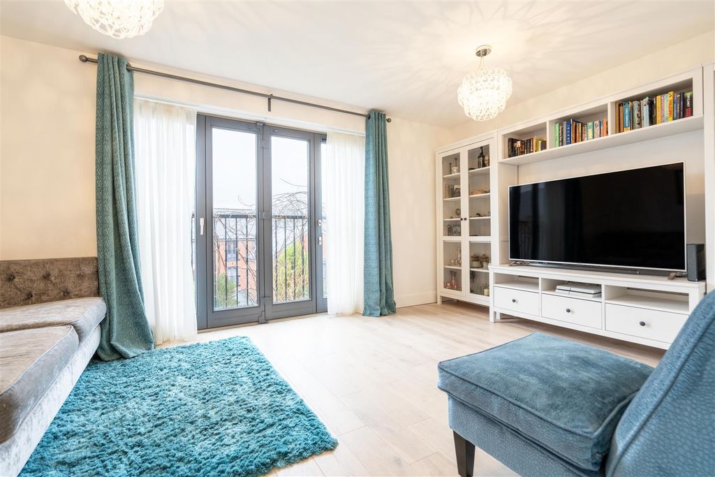 Property photo 2 of 12 Living Room