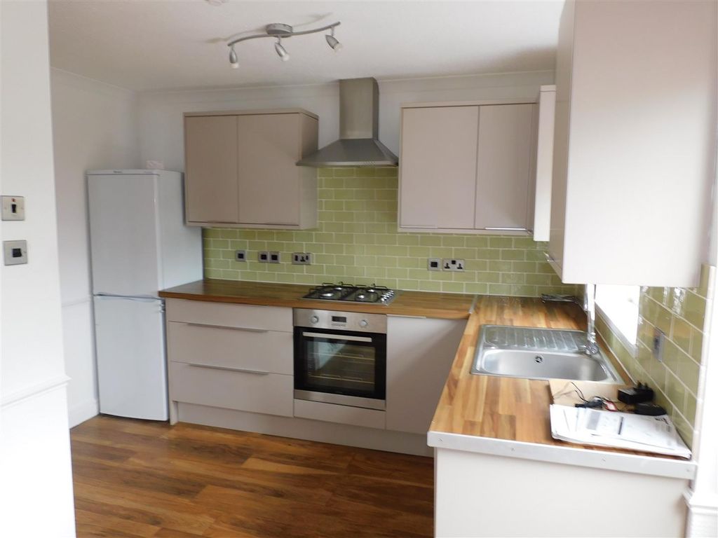 Property photo 3 of 9 Kitchen