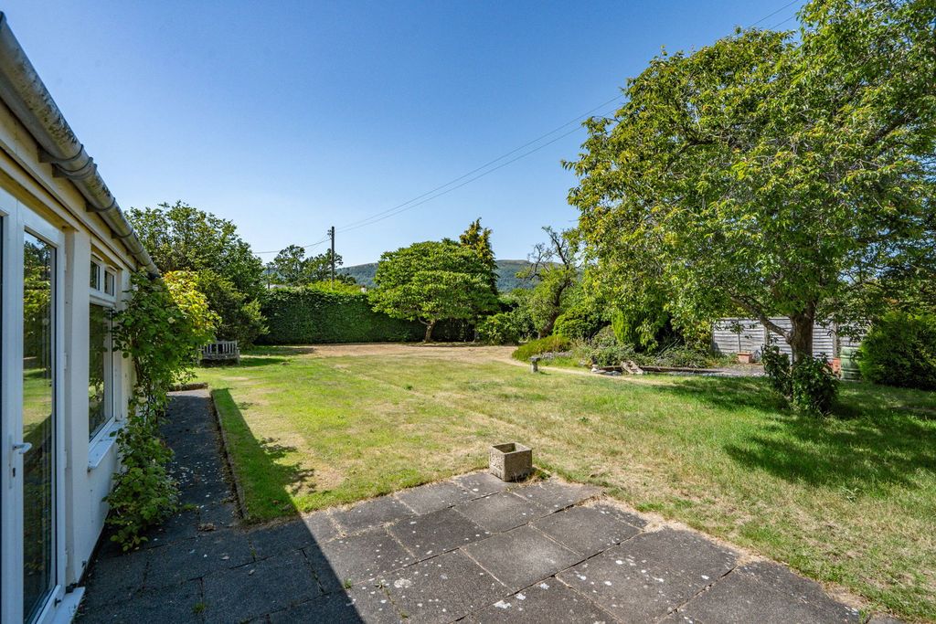 Property photo 2 of 25