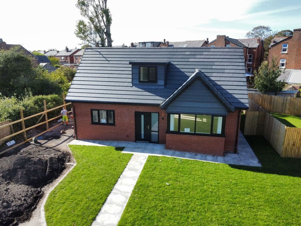 Property photo 1 of 12