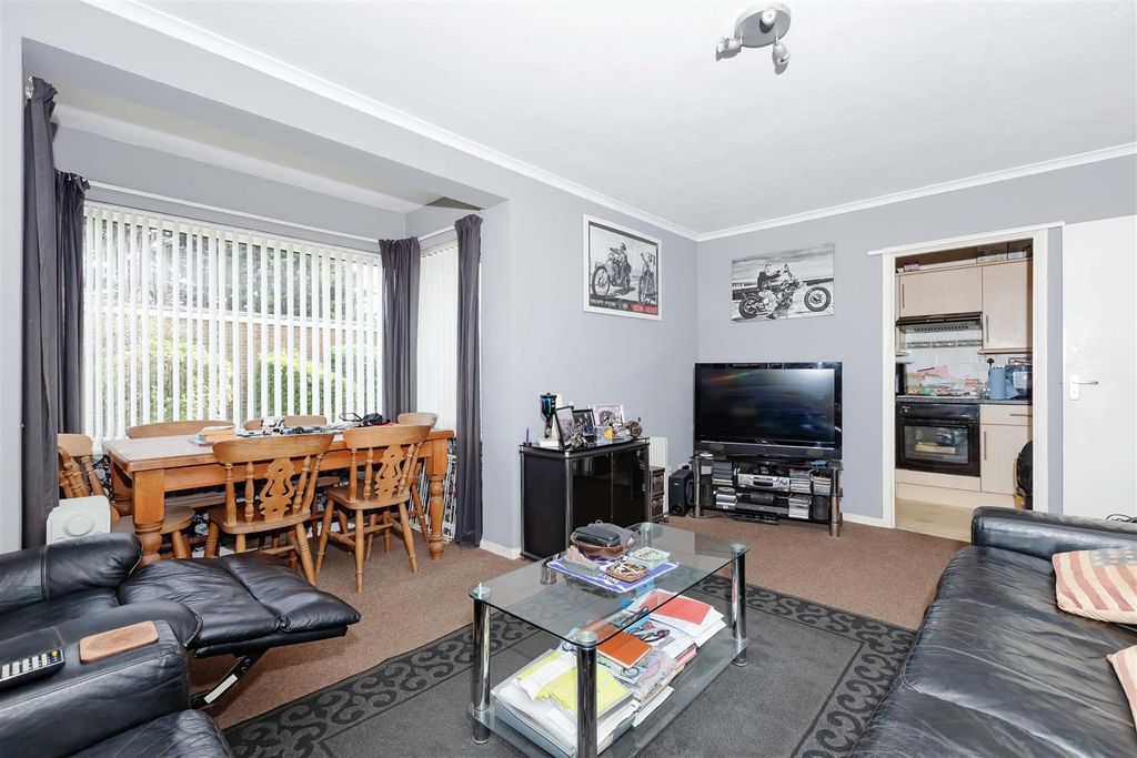 Property photo 3 of 9 Essex Court_6.Jpg