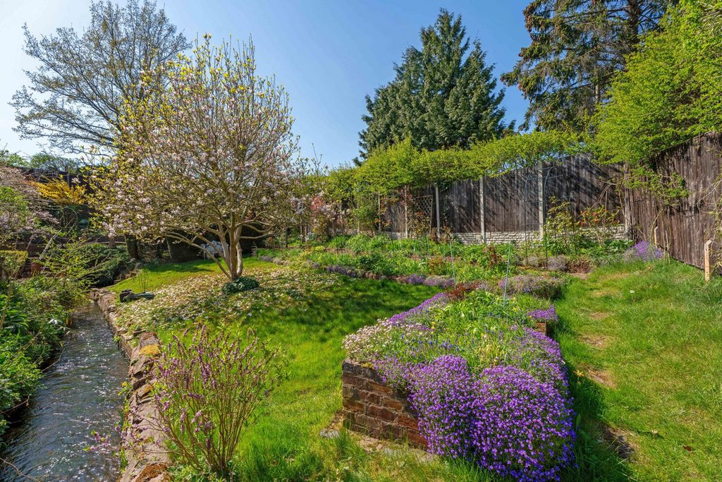 Property photo 2 of 33