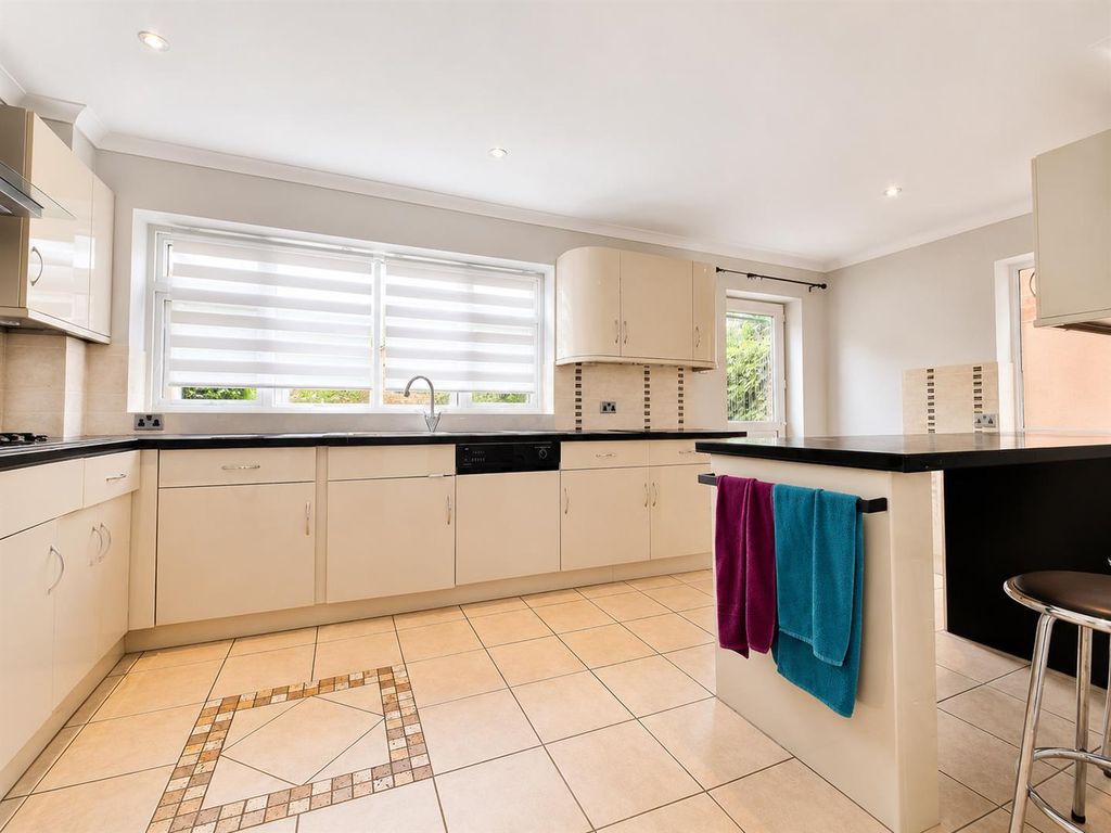 Property photo 2 of 25 16.Png